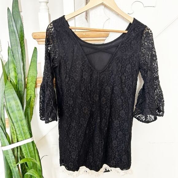 Altar'd State Black 3/4 Bell Sleeve Scoop Neck Lace Overlay Mini Dress Size S - Picture 3 of 6